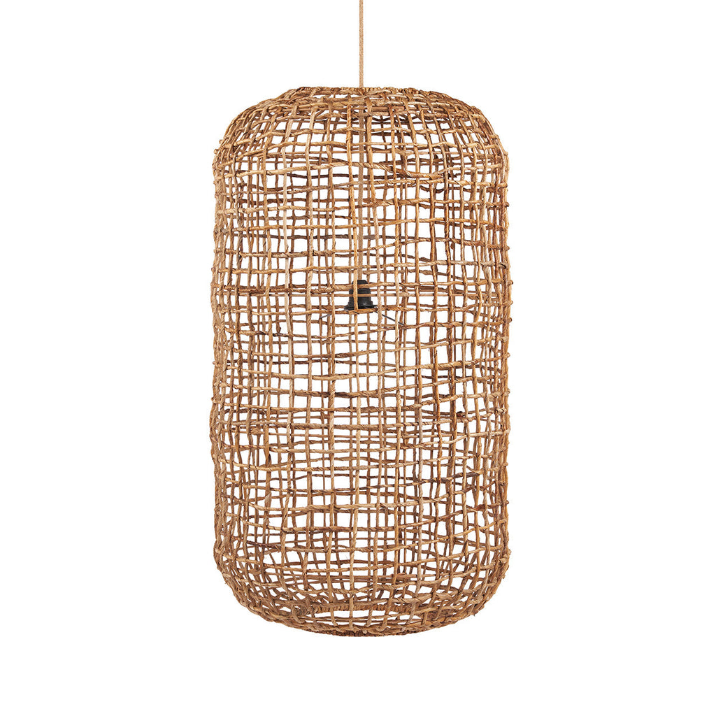 Cilindervormige hanglamp van naturel geweven bananenblad met open structuur en zichtbare zwarte fitting binnenin
