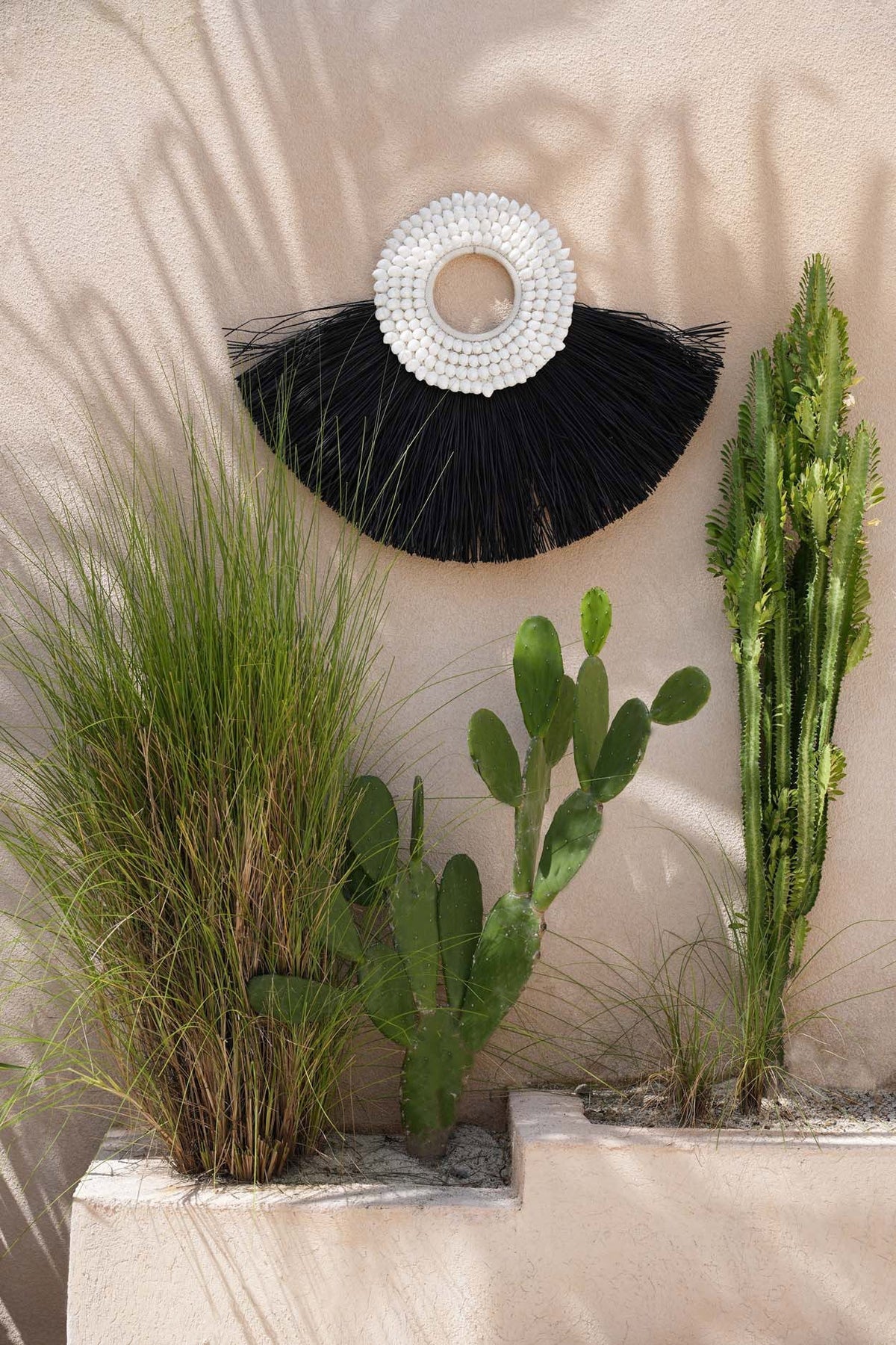 Wandobject raffia en schelpen alang-alang zwart 62 x 86 cm, voor woonkamer, hal of kantoor