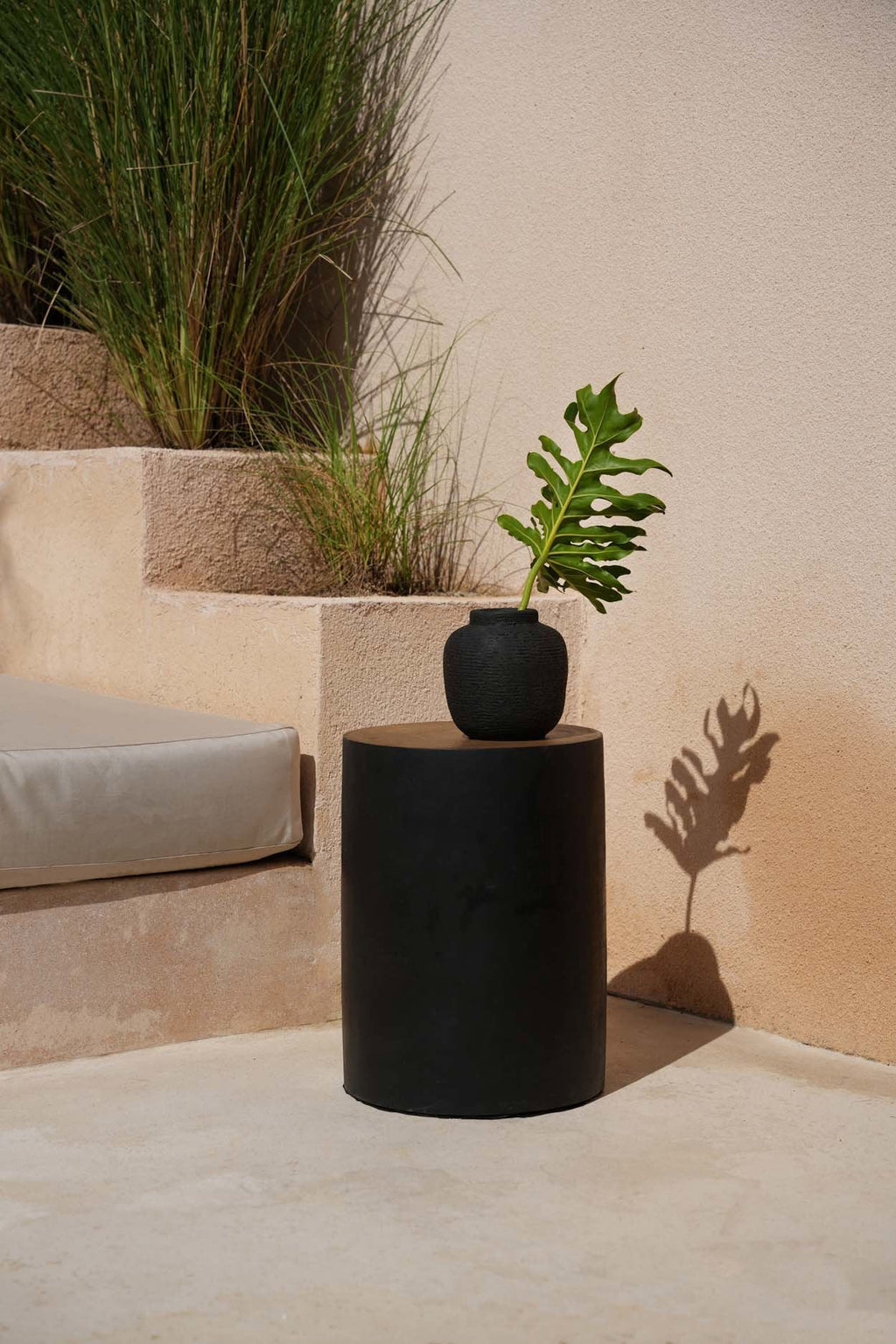 Vaas terracotta Peaky zwart, maat S – H 14 x Ø 13 cm, voor droogbloemen