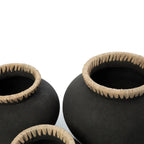 Vaas terracotta met raffia rand, Styly, zwart naturel, Ø 25 x 19 cm, voor droogbloemen