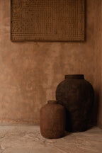 Vaas terracotta Clay Echo L, ronde vloervaas met ruwe aardse textuur, 30 x 30 x 40 cm
