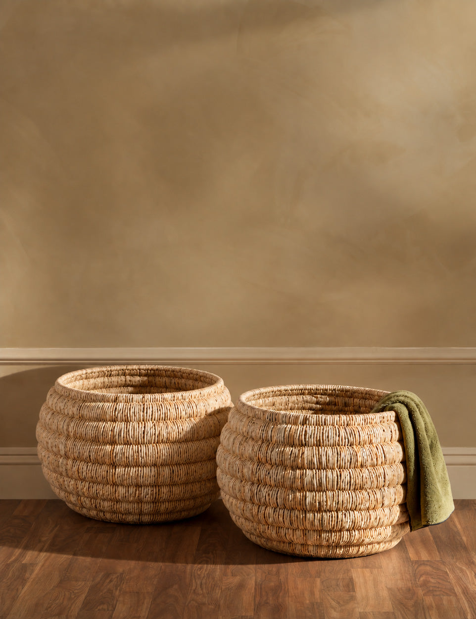 Mand bananenblad handgemaakt naturel – Ø 58 cm, hoogte 37 cm, voor woonkamer, slaapkamer en badkamer