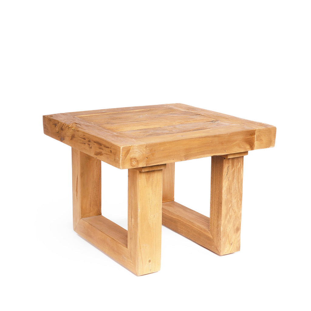 Vierkante bijzettafel van naturel hout met dik tafelblad en twee U-vormige poten