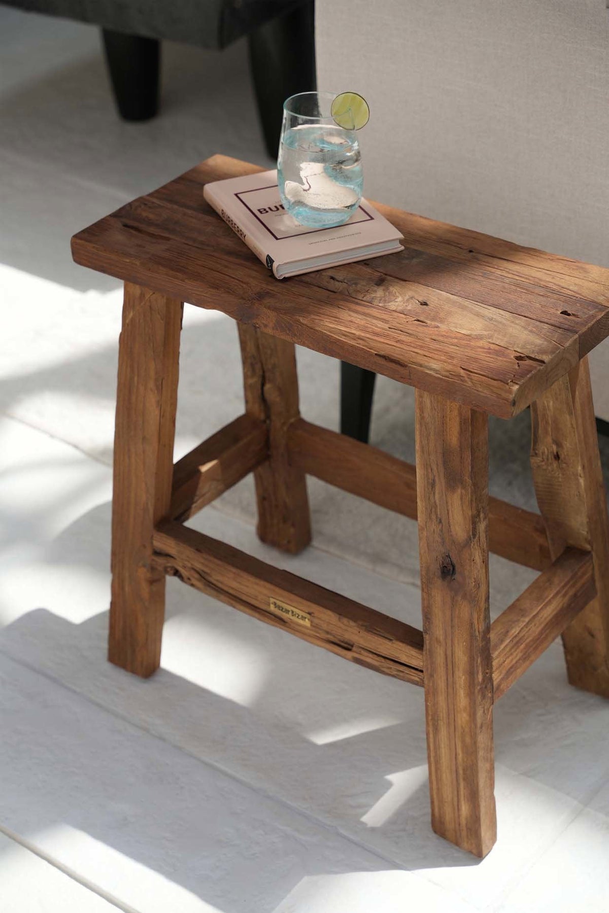 Kruk teakhout rustiek naturel, handgemaakt – 50 x 27 x 50 cm, voor woonkamer, keuken of slaapkamer