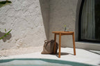 Bijzettafel teakhout Gilimanuk naturel 47 x 47 x 50 cm, driepoots voor buiten, terras en balkon