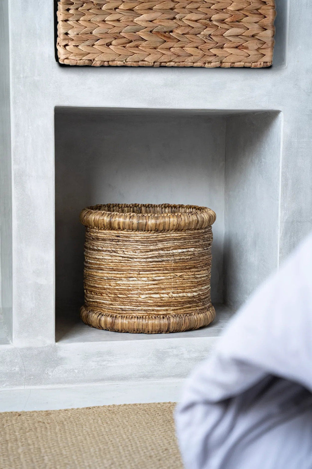 Mand waterhyacint en bananenblad Chuka, naturel, handgevlochten, Ø 38 x 34 cm, opbergmand