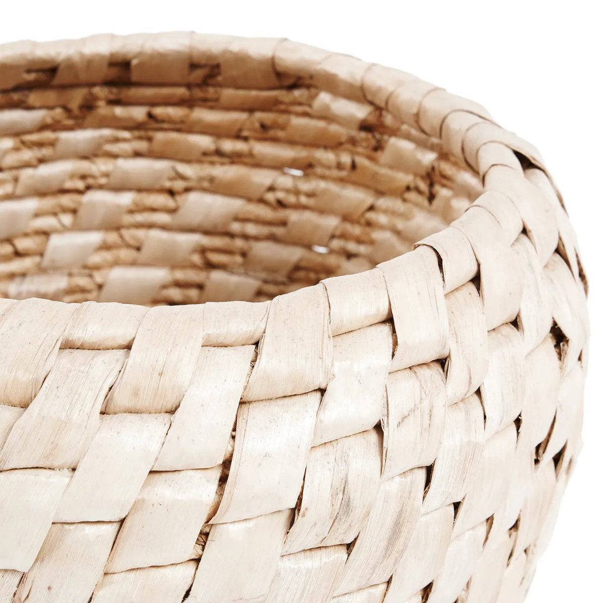 Mand bananenblad Chidi naturel, handgemaakt, diagonaal vlechtpatroon – Ø 41 x 34 cm voor plaids en tijdschriften