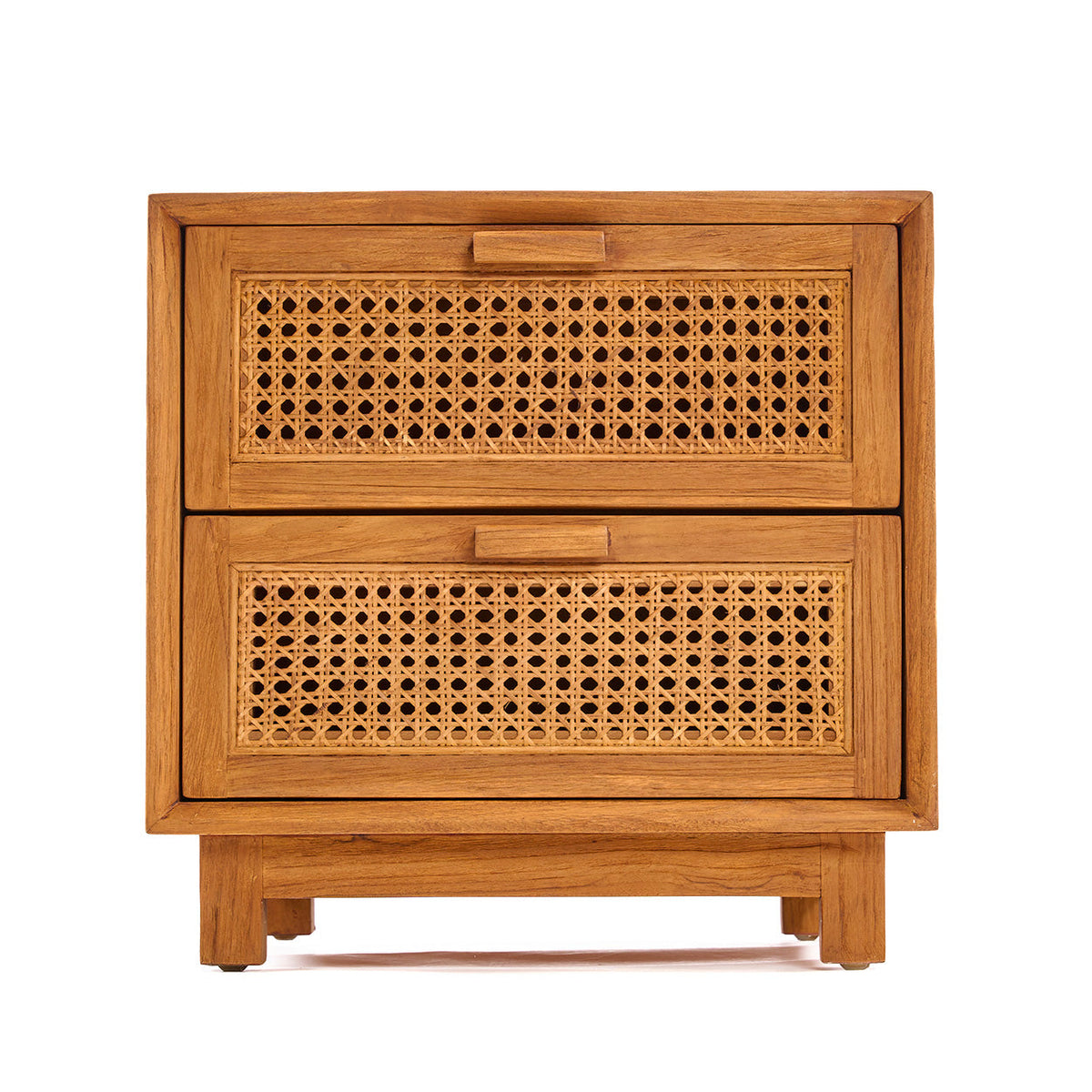Naturel nachtkastje van teak met twee lades met handgevlochten rieten fronten en houten greepjes