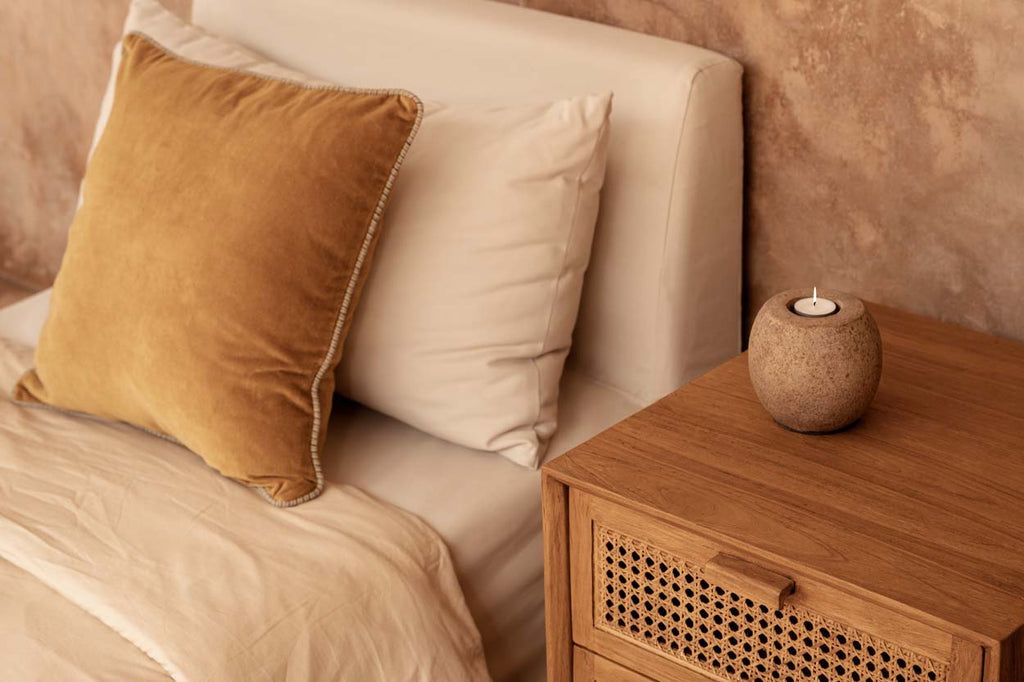Nachtkastje teak en riet Harmony, naturel – 51 x 48 x 48 cm, met twee lades voor de slaapkamer