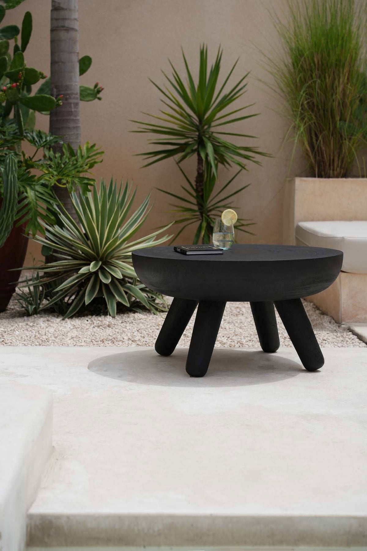 Salontafel suarhout Losten, rond, zwart – Ø 78,5 x 44 cm, woonkamer