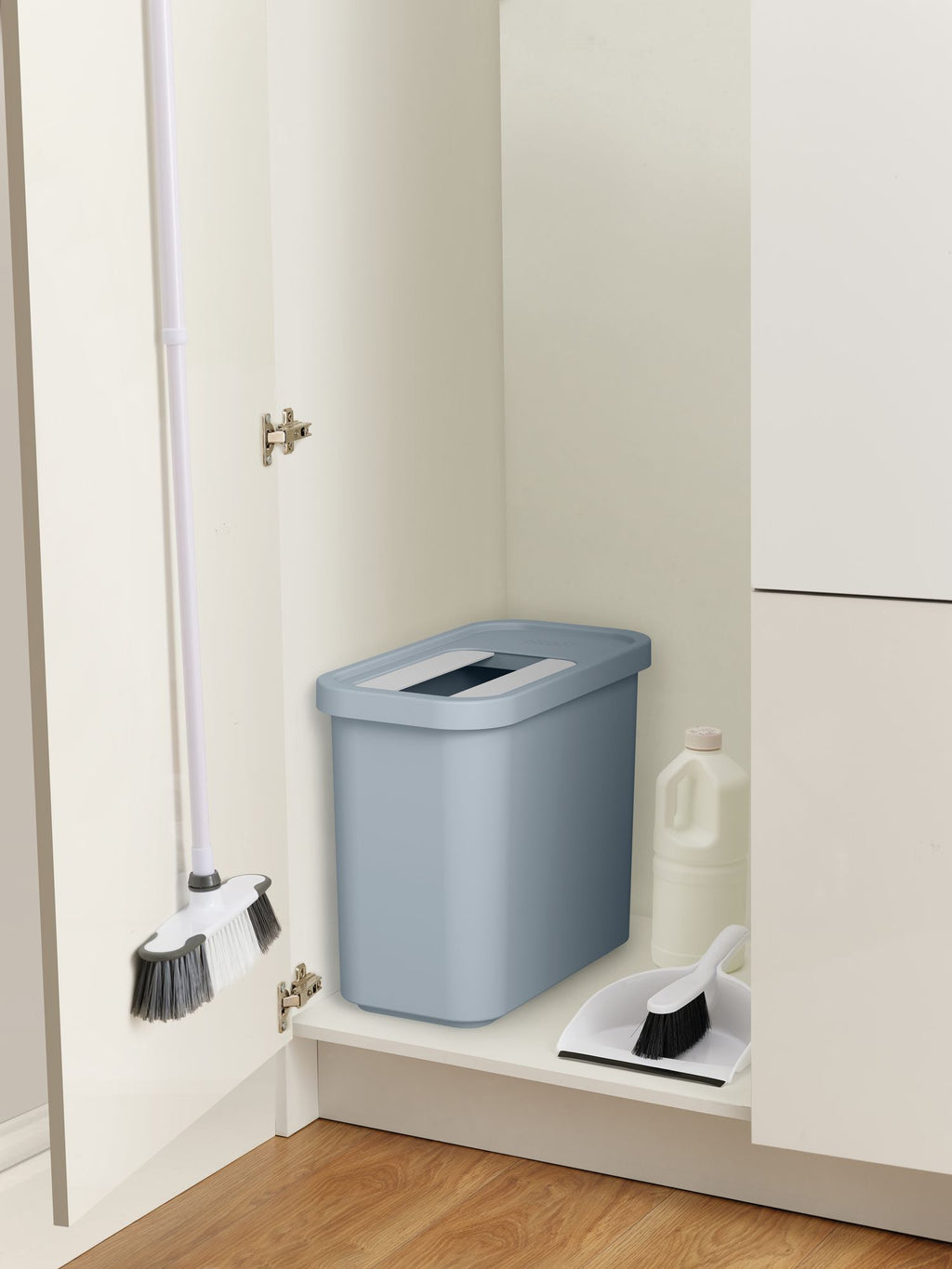 Prullenbak voor recycling GoRecycle blauw 32 L, met valkleppen en klikrand voor keuken of badkamer