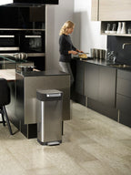 Prullenbak roestvrij staal Titan zilvergrijs 20 L, met compressor, voetpedaal en soft-close deksel
