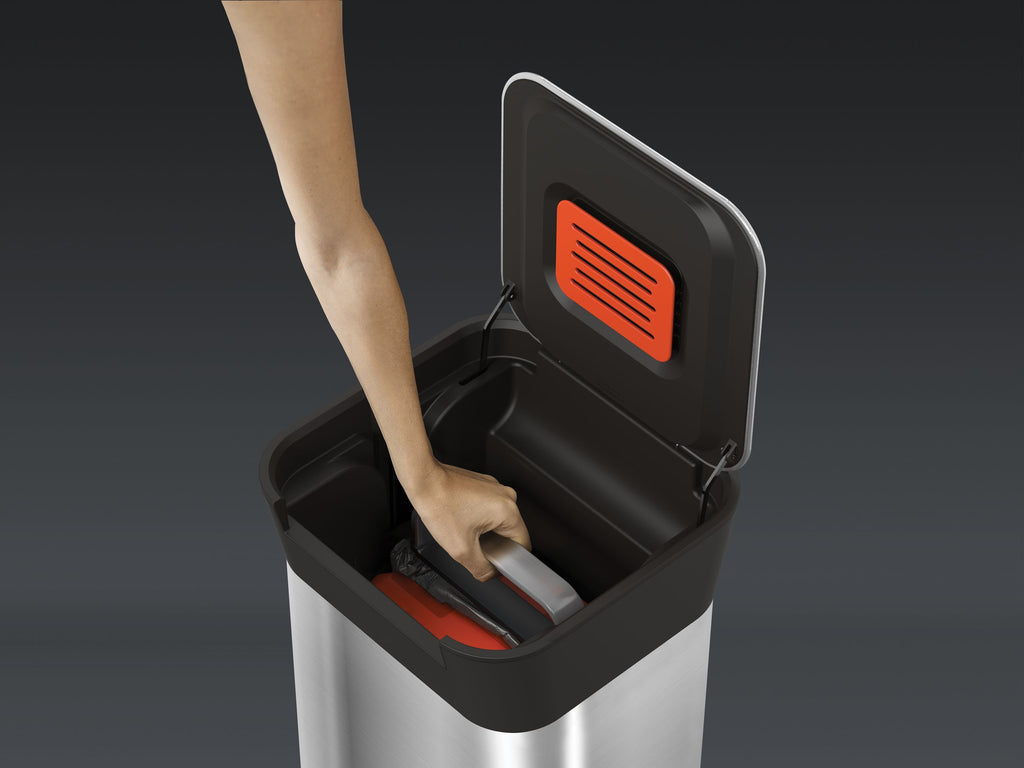 Prullenbak roestvrij staal Titan zilvergrijs 20 L, met compressor, voetpedaal en soft-close deksel