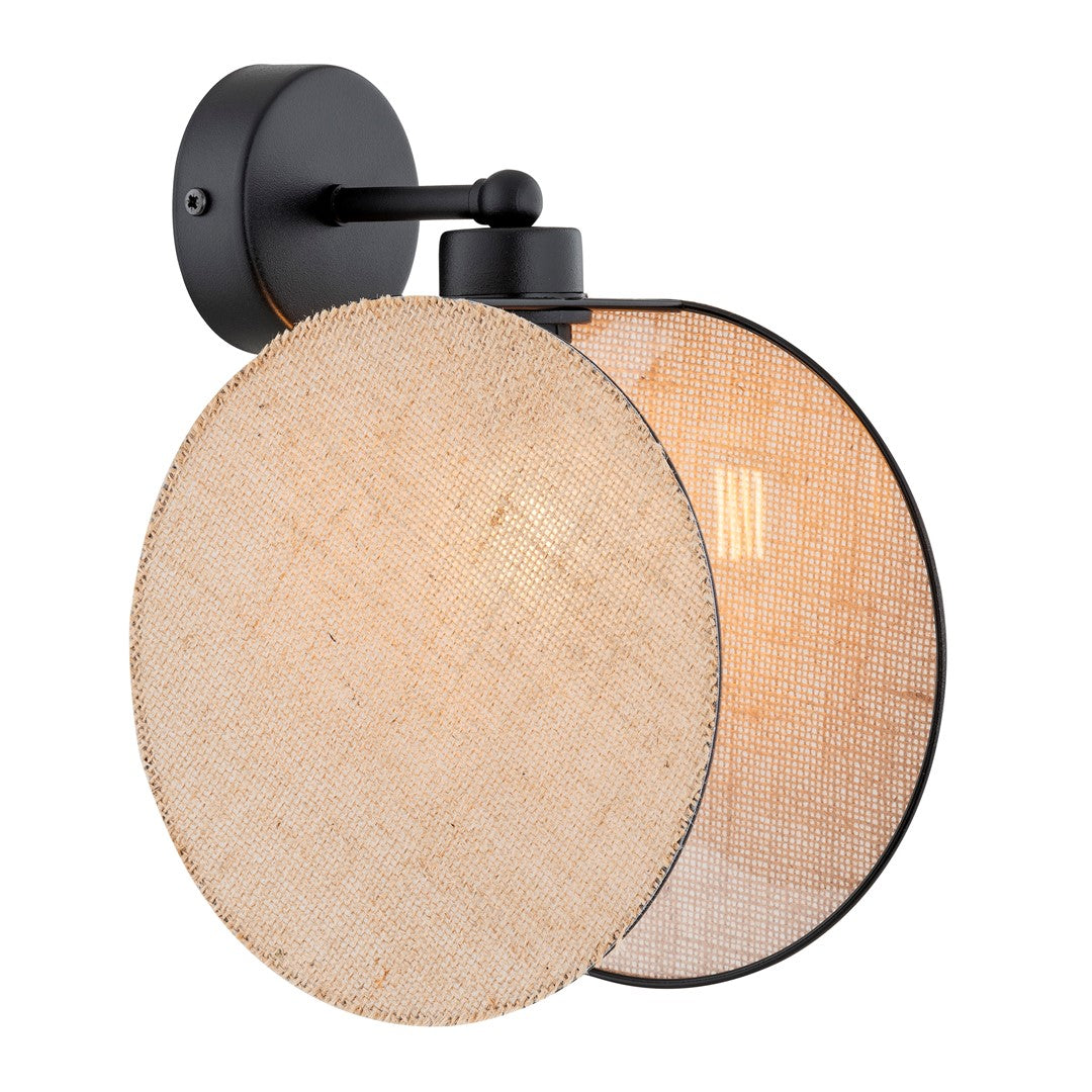 Wandlamp met twee verbonden ronde beige stoffen lampenkappen en mat zwarte ronde muurplaat met arm