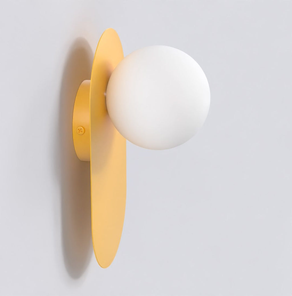 Wandlamp gepoedercoat staal minimalistisch Viva K1 oranje met witte bol Ø 10 cm, G9, woonkamer en gang