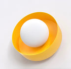 Wandlamp gepoedercoat staal minimalistisch Lulu K1 oranje met witte kap Ø 10 cm, voor hal en slaapkamer