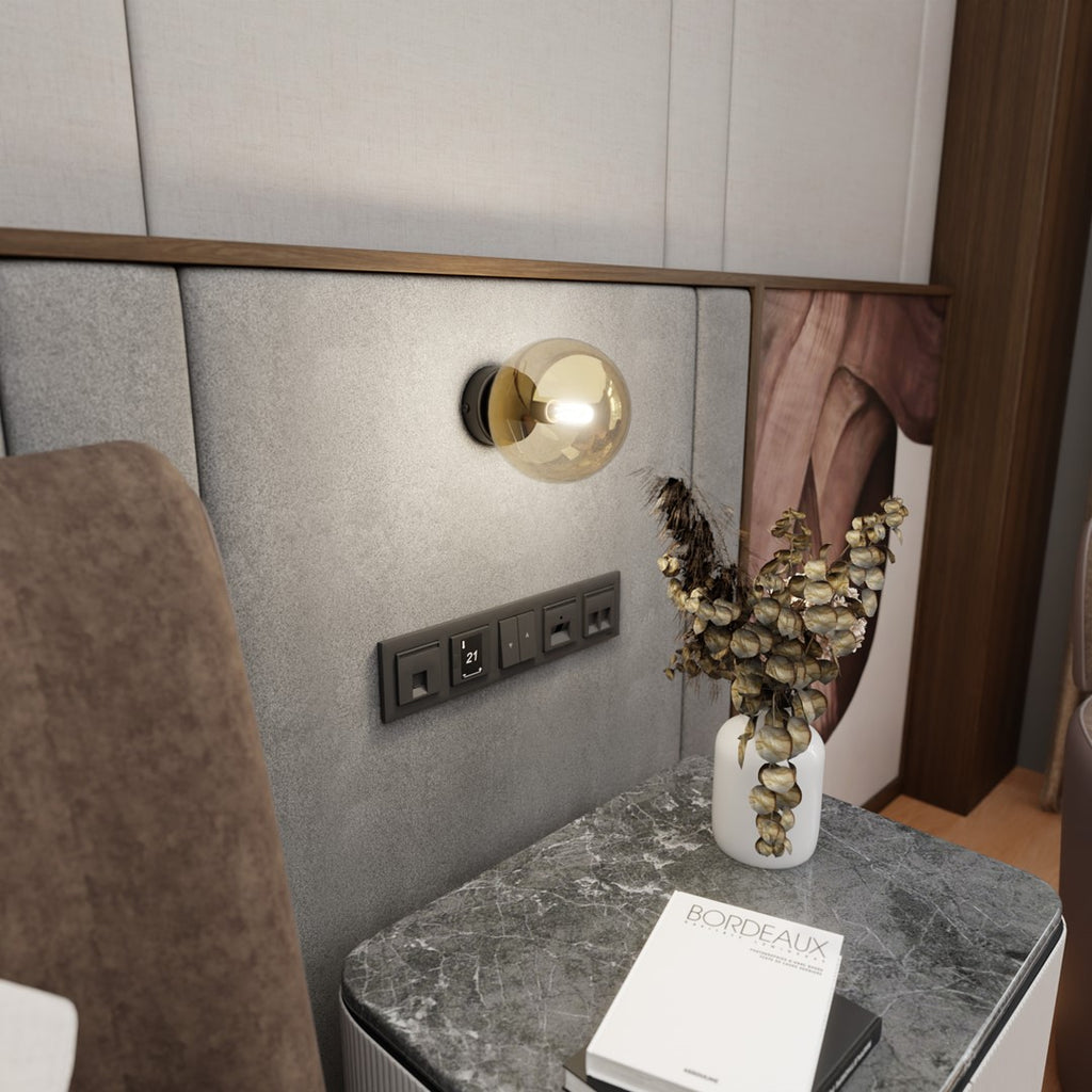 Wandlamp staal en glas modern Rossi zwart met amberkleurige glazen kap Ø 14 cm, voor woonkamer en slaapkamer