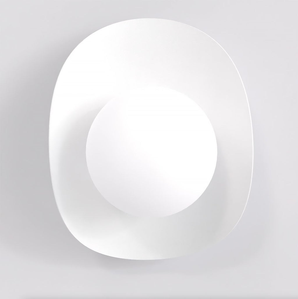 Wandlamp gepoedercoat staal Fiero modern wit, met bol en lintvormig scherm, G9 – 16 x 13 x 20 cm