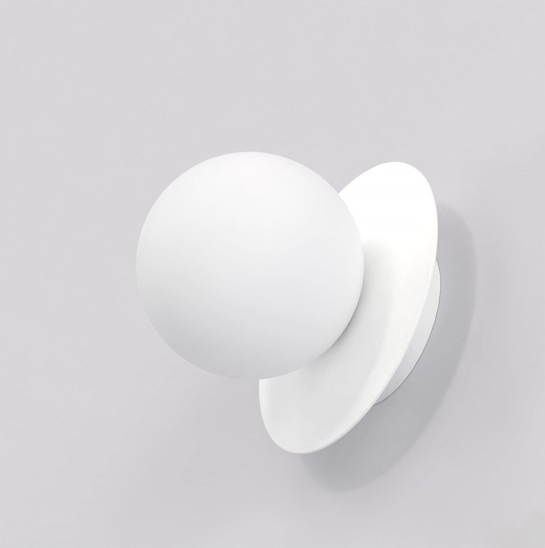 Wandlamp staal minimalistisch Americana K1, wit, bol Ø 10 cm, G9 fitting voor hal of slaapkamer