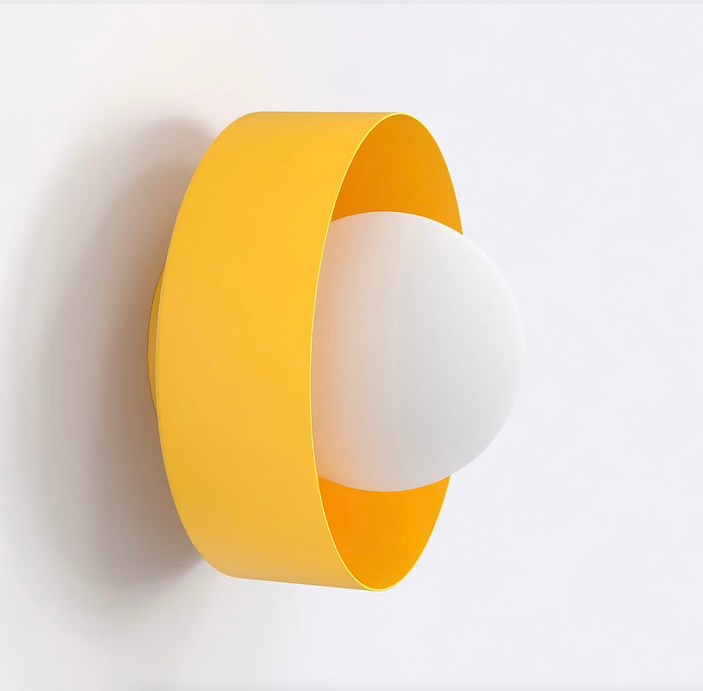 Wandlamp gepoedercoat staal minimalistisch Lulu K1 oranje met witte kap Ø 10 cm, voor hal en slaapkamer
