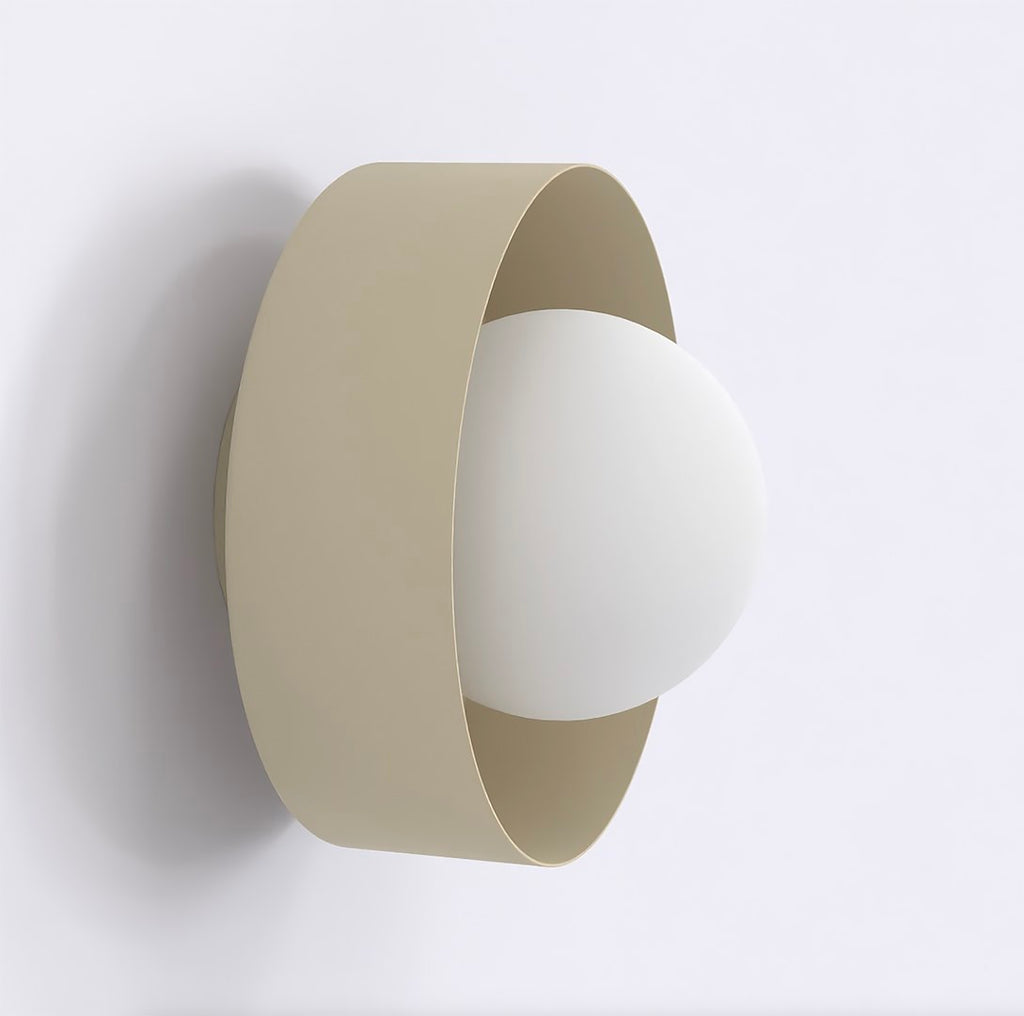 Wandlamp gepoedercoat staal minimalistisch mokka met witte bol Ø 10 cm, G9 fitting, voor hal en slaapkamer