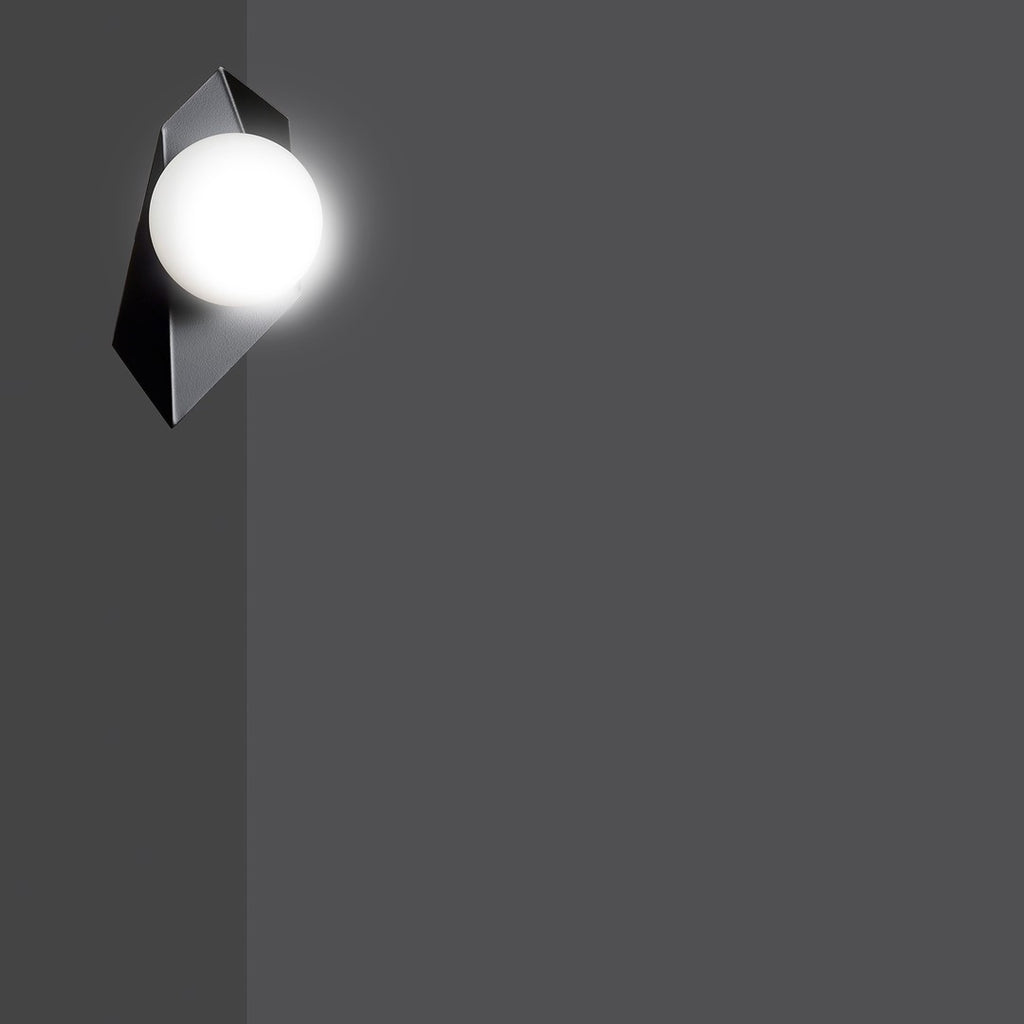 Wandlamp gepoedercoat staal Drifton zwart, witte glazen kap Ø 15 cm, 20 x 30 cm, hal en woonkamer