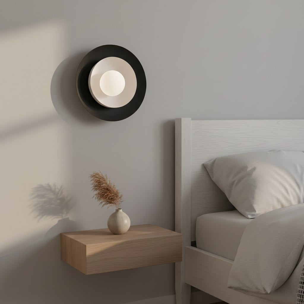 Wandlamp gepoedercoat staal Scandinavisch Poppi zwart met witte kap, G9 fitting, led max. 8 W