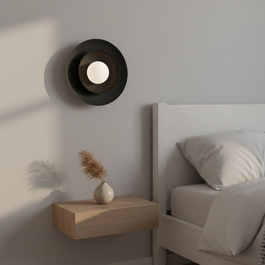 Wandlamp gepoedercoat staal Poppi Scandinavisch zwart met witte kap, 30 x 30 x 13 cm, G9 woonkamer