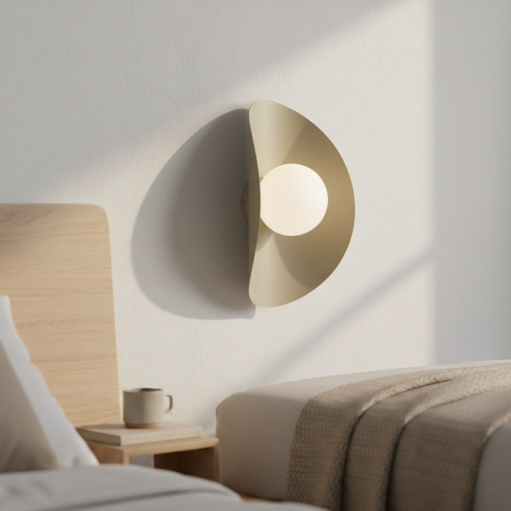 Wandlamp gepoedercoat staal Fiero XL modern mokka met witte kap Ø 10 cm, voor hal, woonkamer en slaapkamer