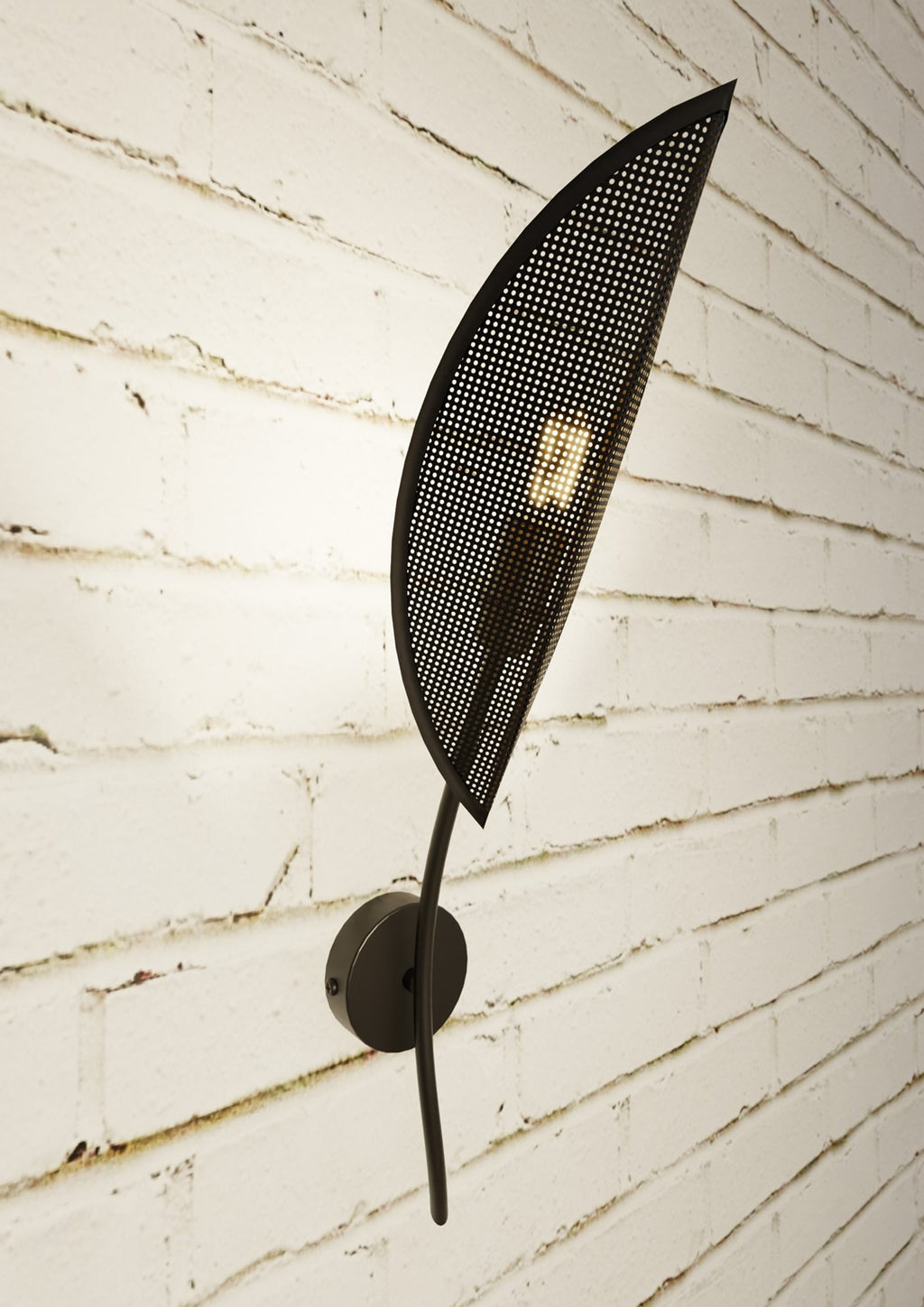 Wandlamp gepoedercoat staal Lotus modern zwart met gouden binnenzijde, bladvormige kap, E14, 12 x 51 cm