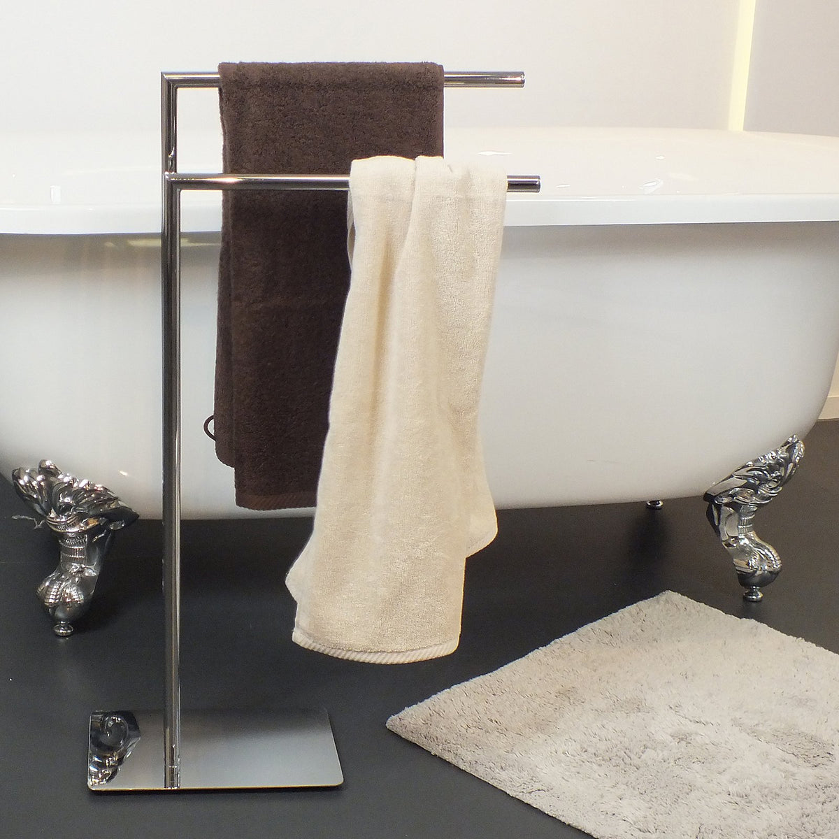Handdoekrek vloermodel verchroomd metaal Style hoogglans zilver, met twee beugels, 81 cm hoog voor de badkamer