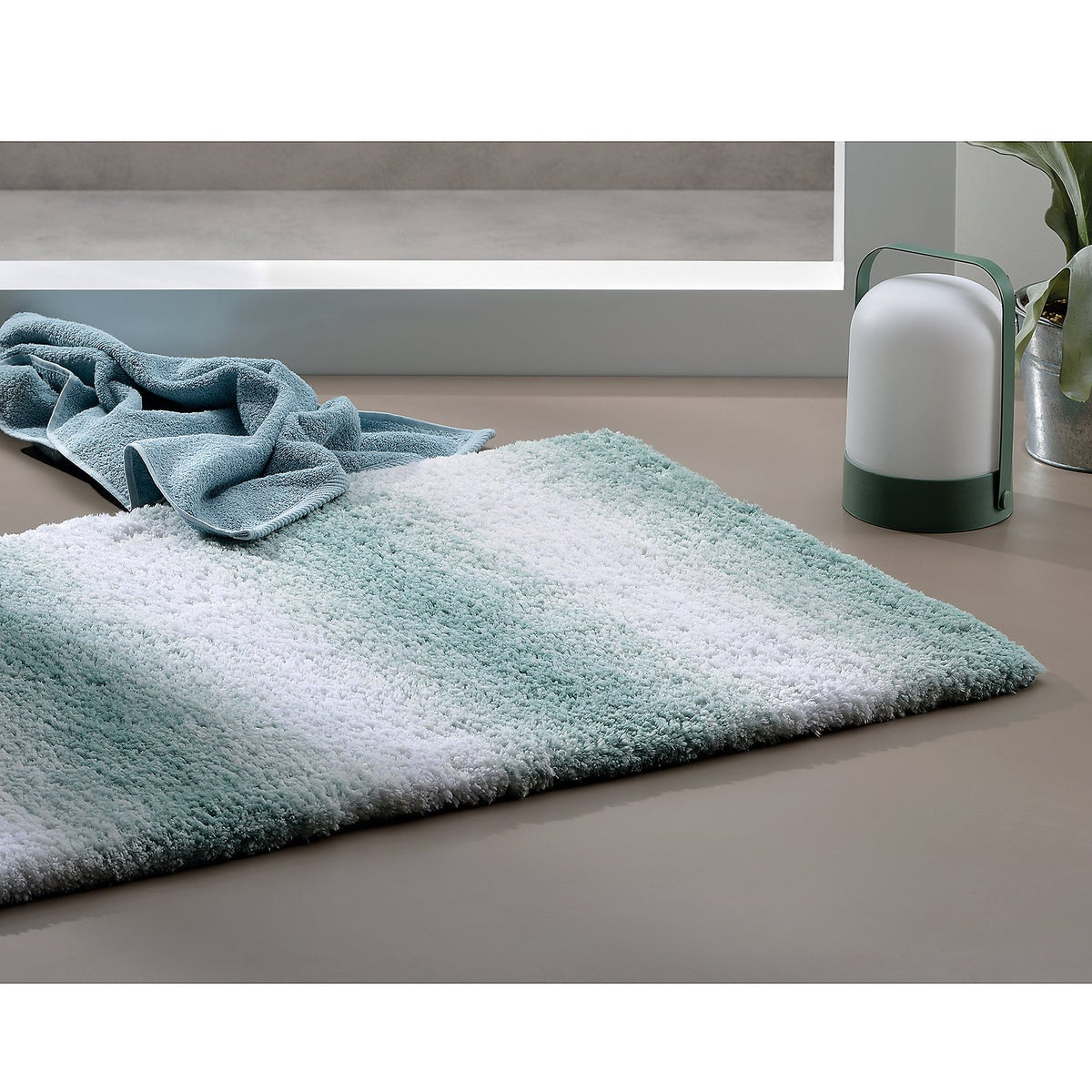 Badmat gerecycled polyester Ombre oudroze 65 x 55 cm, antislip en geschikt voor vloerverwarming