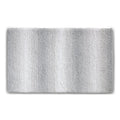 Rechthoekige grijs-witte hoogpolige badmat met ombre-effect in verticale banen