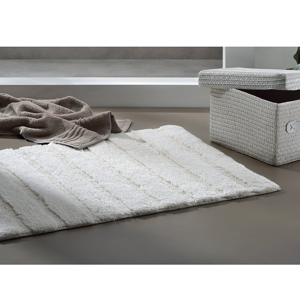 Badmat Megan zilvergrijs 80 x 50 cm, zacht met antislip-onderzijde voor de badkamer