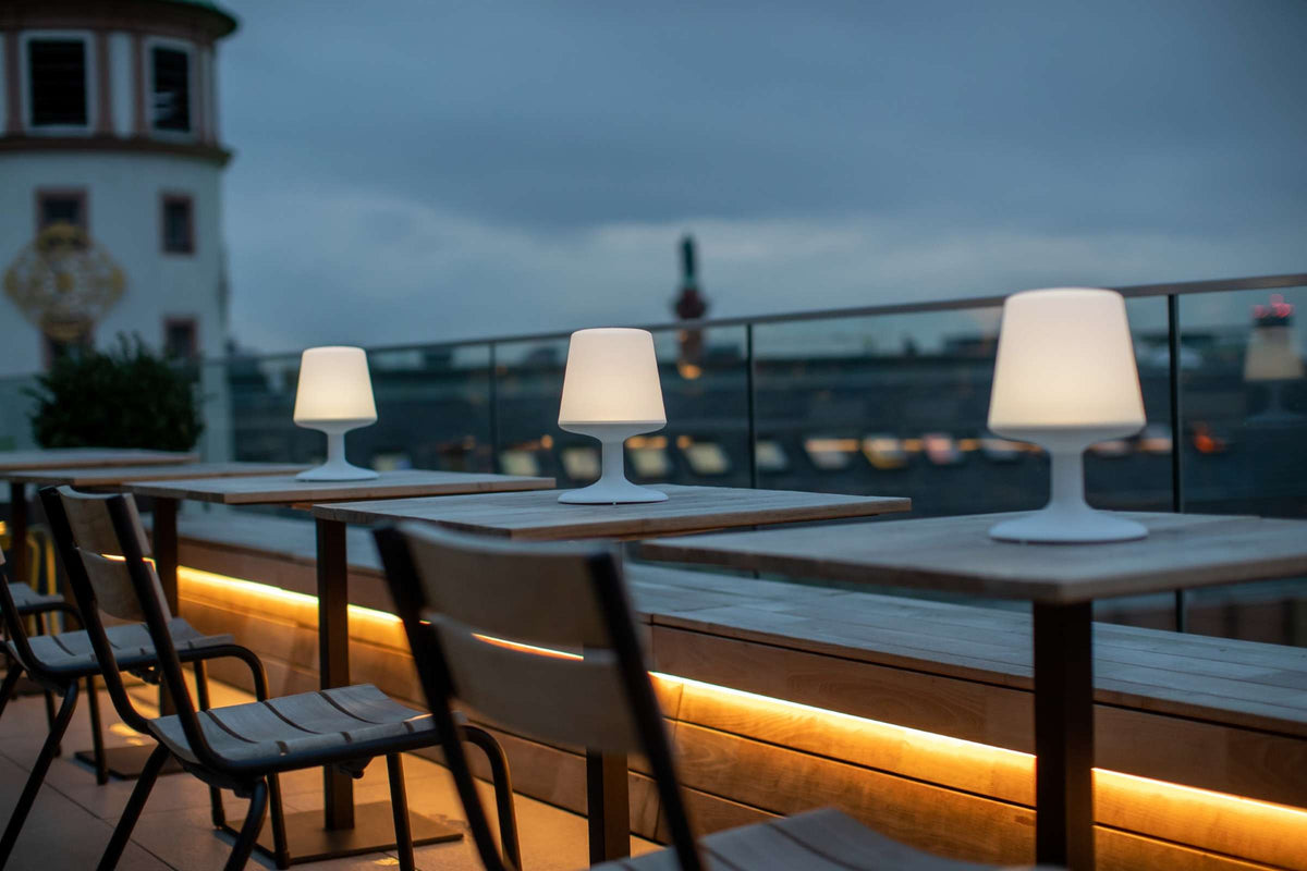 Tafellamp Light To Go draagbaar wit, met instelbare lichtsterkte voor lezen, werken of sfeerlicht