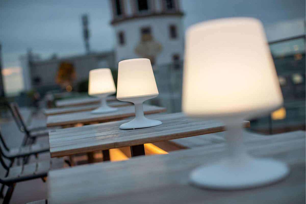 Tafellamp Light To Go draagbaar wit, met instelbare lichtsterkte voor lezen, werken of sfeerlicht
