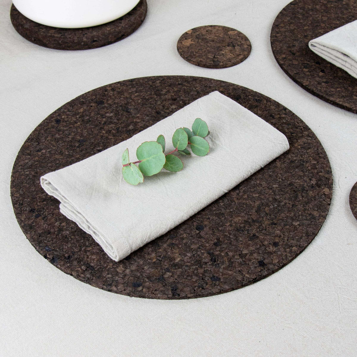 Placemats kurk gerookt donkerbruin Ø 32 cm, set van 2 voor de eettafel