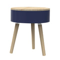 Ronde blauwe bijzettafel met houten blad en drie houten poten tegen een witte achtergrond