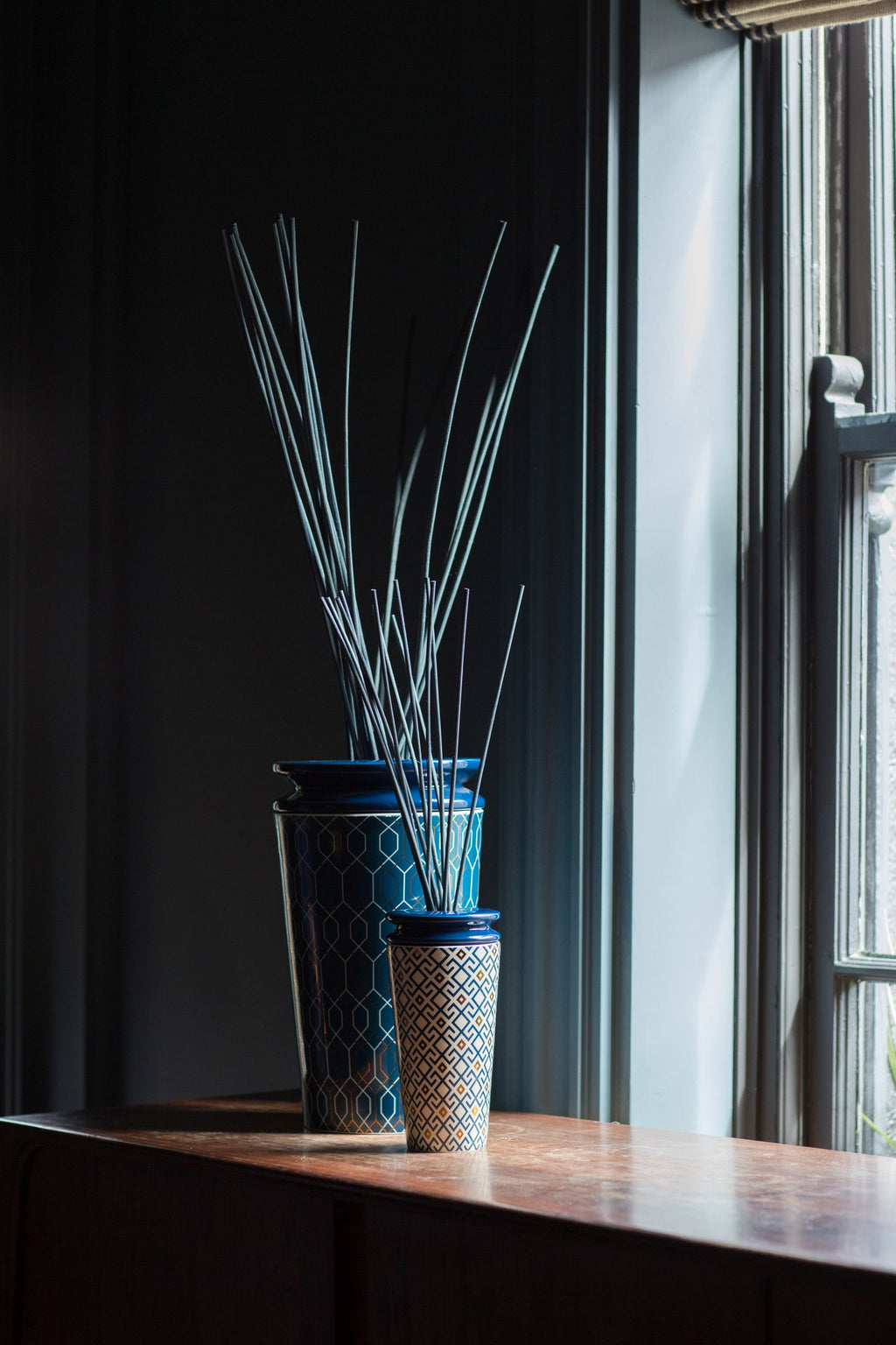 Geurdiffuser porselein Fig Arabesque, blauw met wit en goud, klein model voor woonkamer en slaapkamer