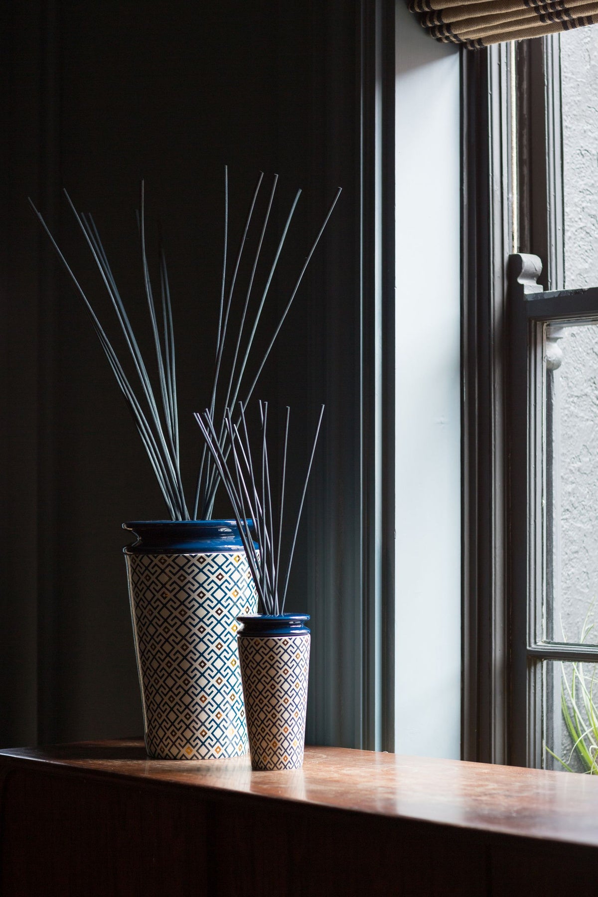Geurdiffuser porselein Fig Arabesque, blauw met wit en goud, klein model voor woonkamer en slaapkamer
