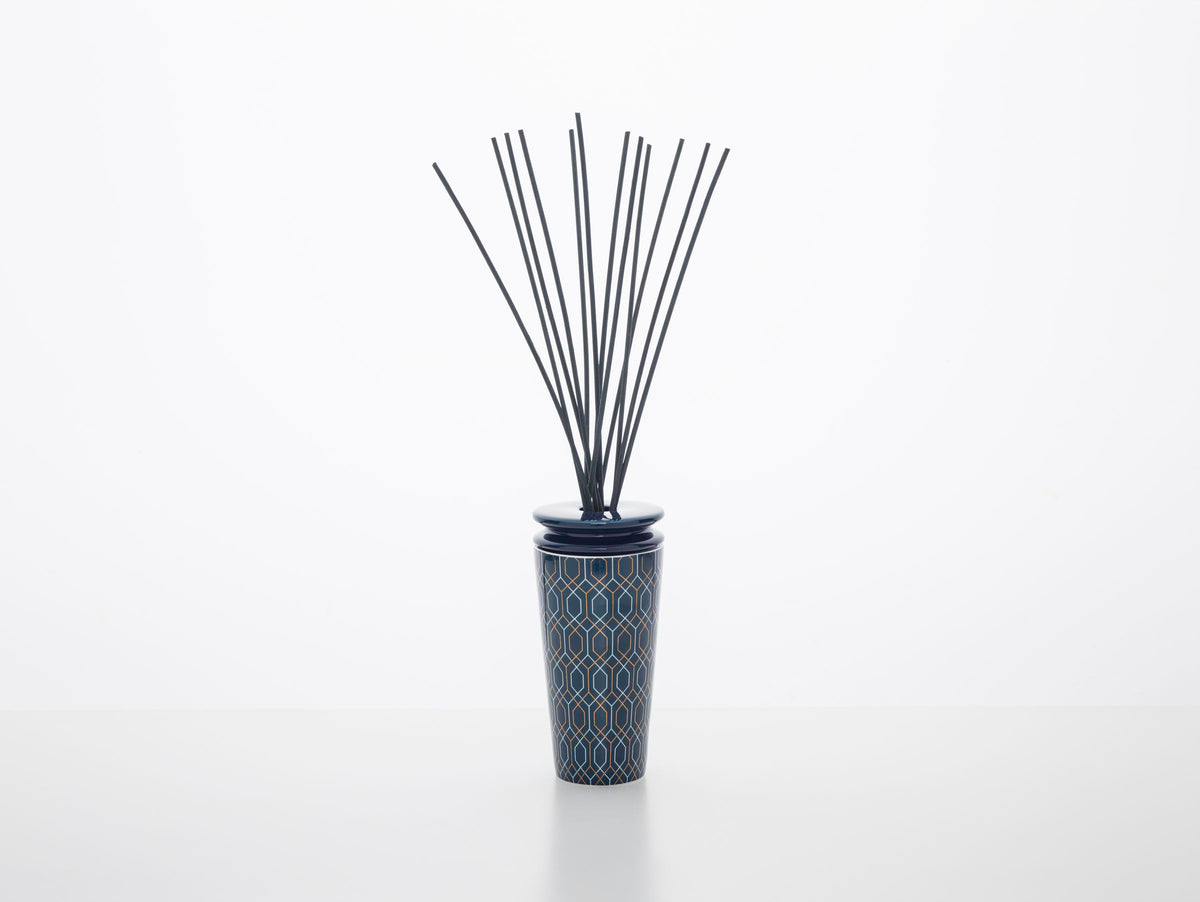 Geurdiffuser klein porselein Belgravia Lux, donkerblauw met geometrisch patroon, met geurstokjes voor slaapkamer, kantoor of badkamer