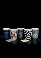 Geurkaars Belgravia Lux medium, handgegoten, donkerblauw met grafisch patroon, circa 40 uur brandtijd