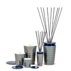 Geurkaars Ilum Cologne Retro middelgroot in retrohouder, blauw, voor woonkamer en slaapkamer