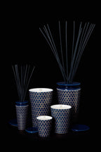 Geurkaars Ilum Cologne Retro middelgroot in retrohouder, blauw, voor woonkamer en slaapkamer