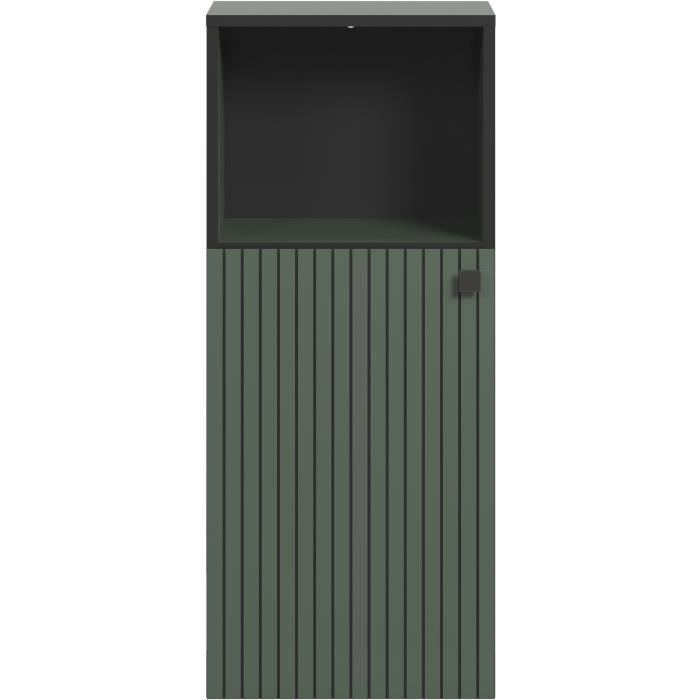 Saliegroene badkamerkast met zwart open vak bovenin en deur met verticale groeven en zwart vierkant handvat
