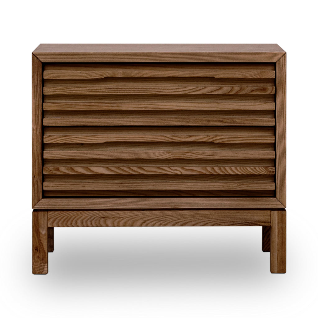 Nachtkastje essenhout Tanner Roux met twee lades, lamellen front, 61 x 41 x 53 cm voor de slaapkamer