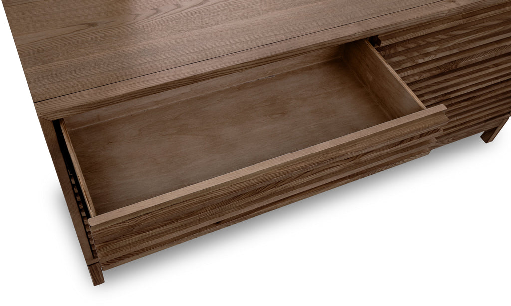 Ladekast essenhout Tanner Roux bruin H 84 x B 173 x D 46 cm, zes lades, voor slaapkamer