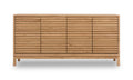 Houten dressoir met vier deuren met horizontale lamellen, op lage poten, vooraanzicht