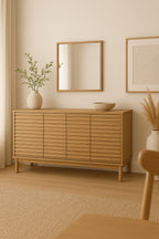Dressoir massief essenhout Tanner Flaxen lamellen vierdeurs 163 x 46 x 79 cm, woonkamer en eetkamer