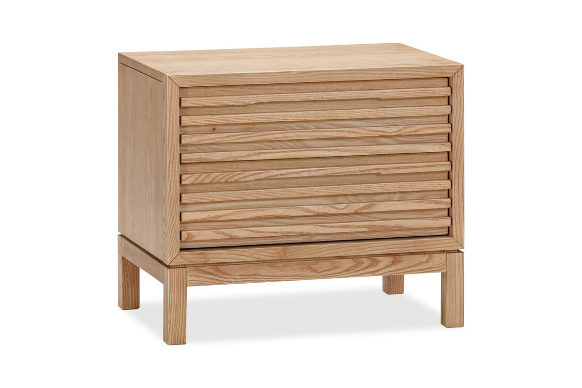 Nachtkastje essenhout Tanner flaxen met twee laden, lamellenfront 53 x 61 x 41 cm